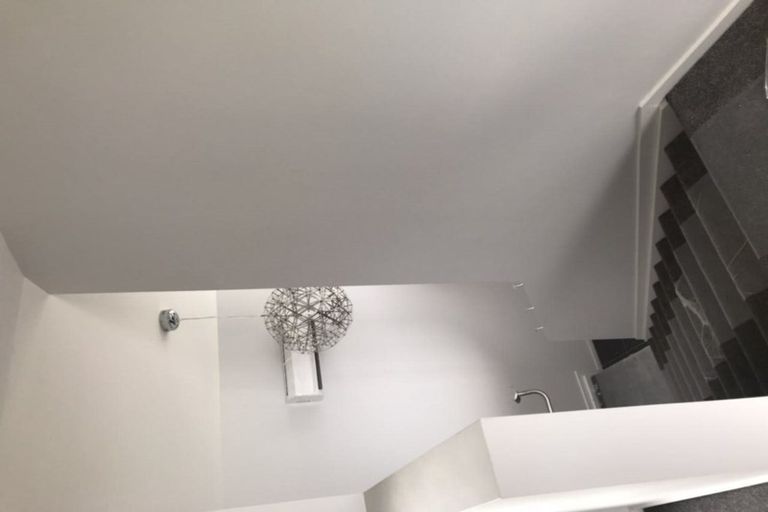 Photo of property in 32 Roxborough Place, East Tamaki Heights, Auckland, 2016