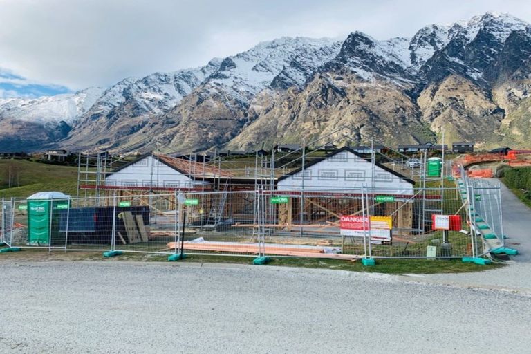 Photo of property in 16 Kinross Lane, Jacks Point, Queenstown, 9371