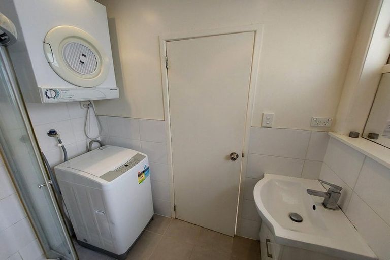 Photo of property in 2/70 Hogans Road, Glenfield, Auckland, 0629