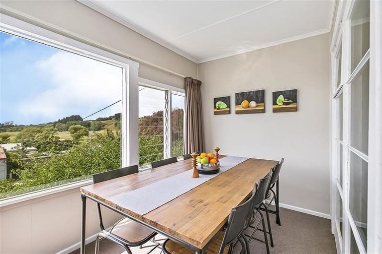 Photo of property in 15 Awaroa Road, Helensville, 0800