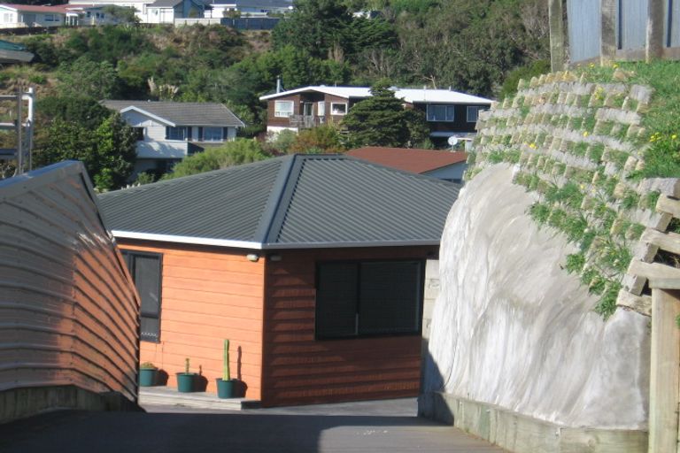 Photo of property in 68 Bassett Road, Johnsonville, Wellington, 6037