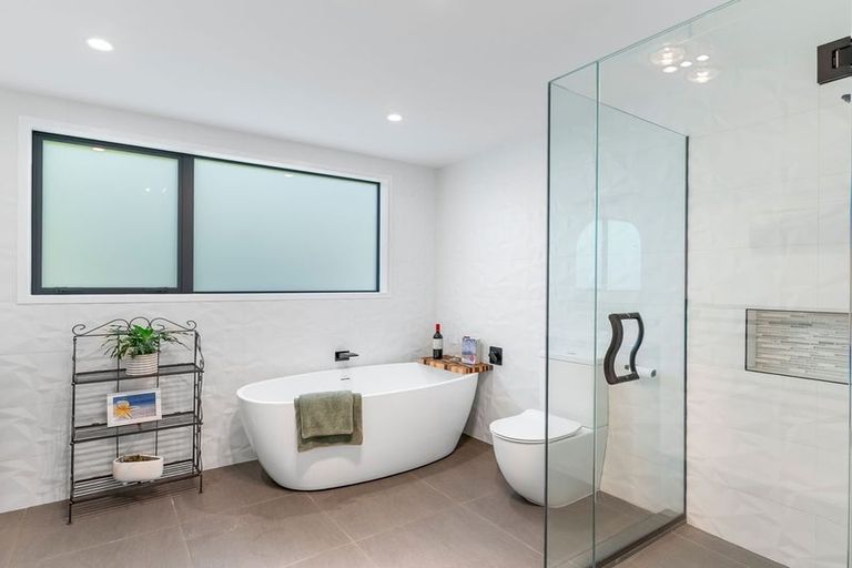 Photo of property in 47 Felgrove Street, Glendene, Auckland, 0602