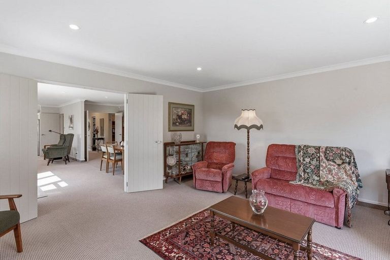 Photo of property in 2 Pearson Place, Paraparaumu, 5032