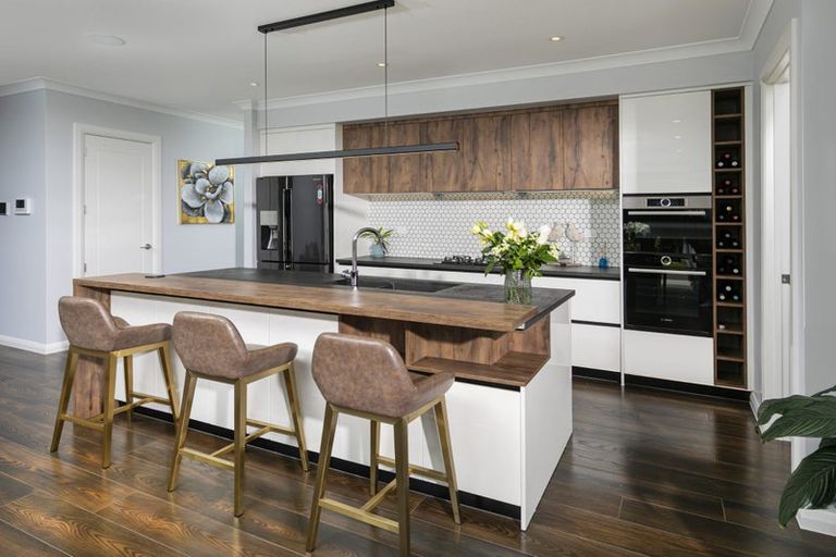Photo of property in 7 Sir Lincoln Drive, Kumeu, 0810