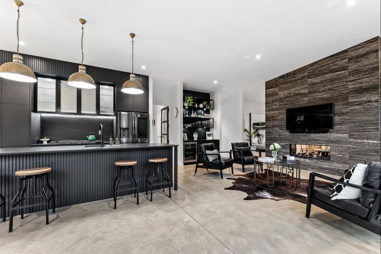 Photo of property in 72 Point Wells Road, Point Wells, 0986
