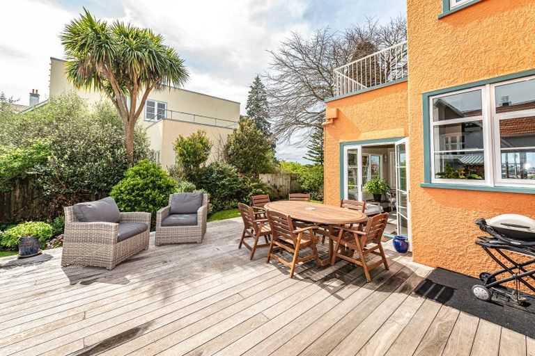 Photo of property in 2 Kent Road, Saint Johns Hill, Whanganui, 4501