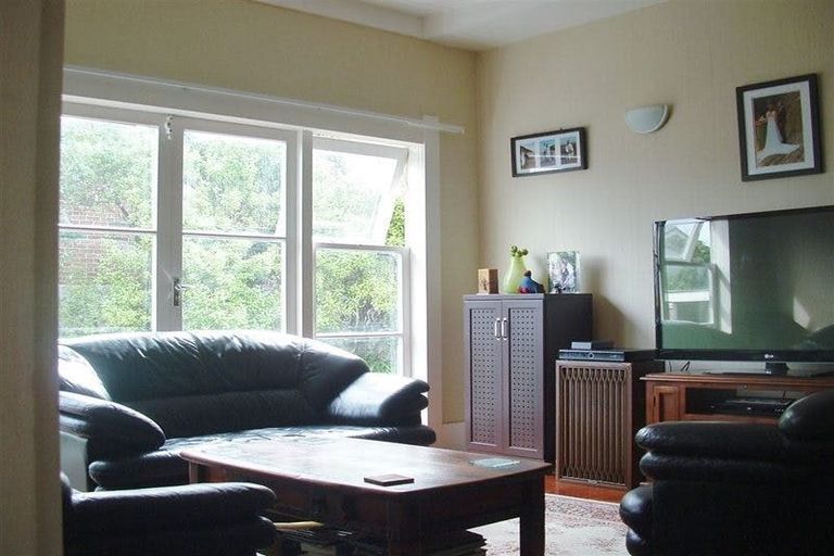 Photo of property in 10 Racecourse Road, Waiuku, 2123