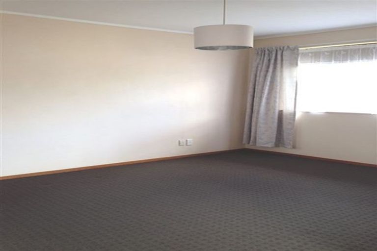 Photo of property in 4 Helleur Road, Massey, Auckland, 0614