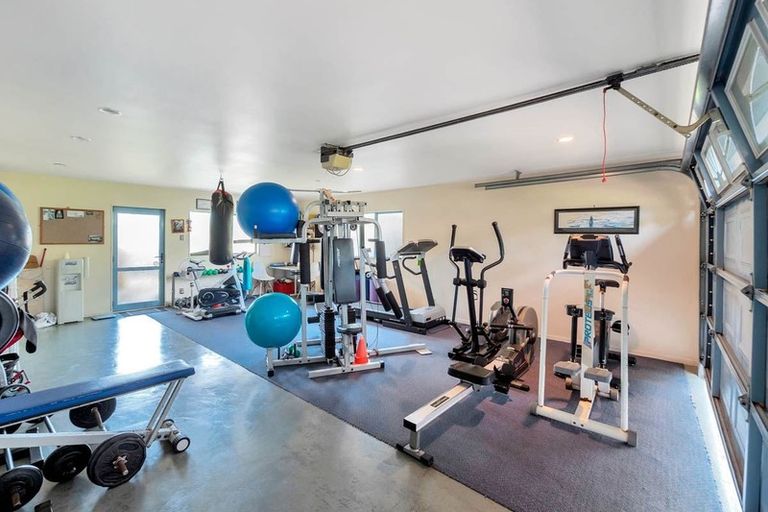 Photo of property in 14 San Vito Place, Henderson, Auckland, 0612