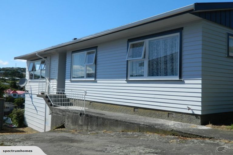 Photo of property in 3 Merritt Way, Newlands, Wellington, 6037