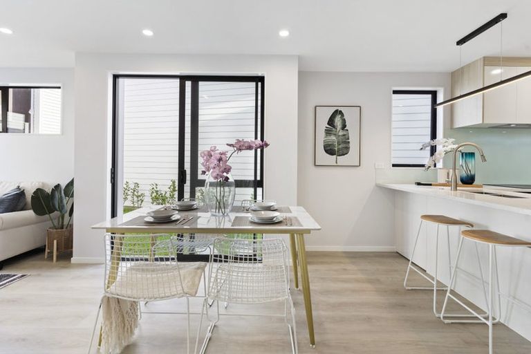 Photo of property in 132 Bradbury Road, Botany Downs, Auckland, 2010