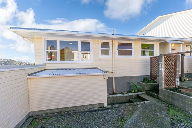 Photo of property in 31 Link Road, Newlands, Wellington, 6037