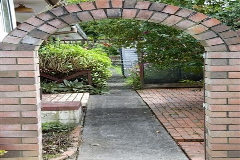 Photo of property in 2/1 Ribblesdale Road, Henderson, Auckland, 0612