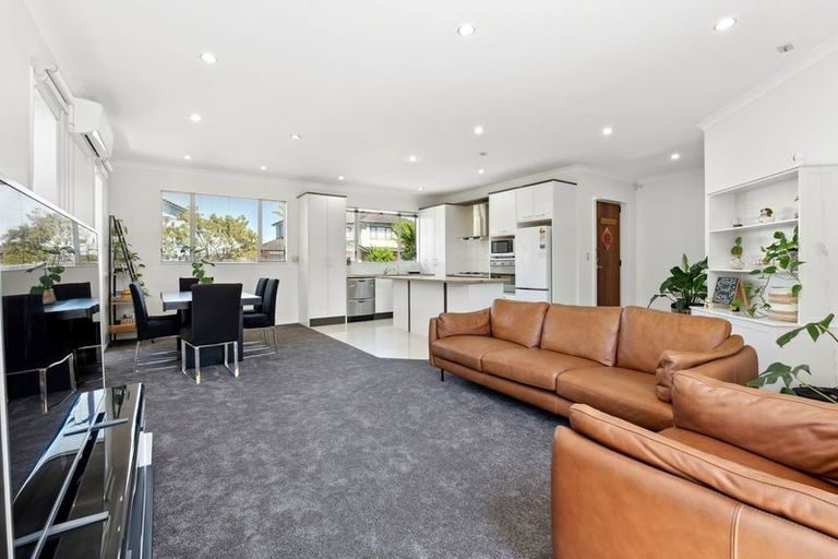 Photo of property in 74 Baverstock Road, Flat Bush, Auckland, 2016