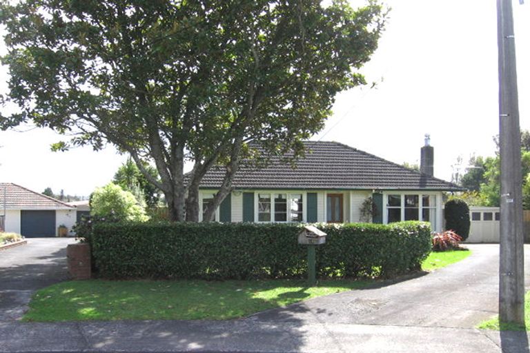 Photo of property in 16 Rixon Place, Te Atatu Peninsula, Auckland, 0610