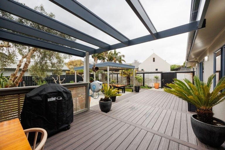 Photo of property in 23 Abby Road, Fitzherbert, Palmerston North, 4410