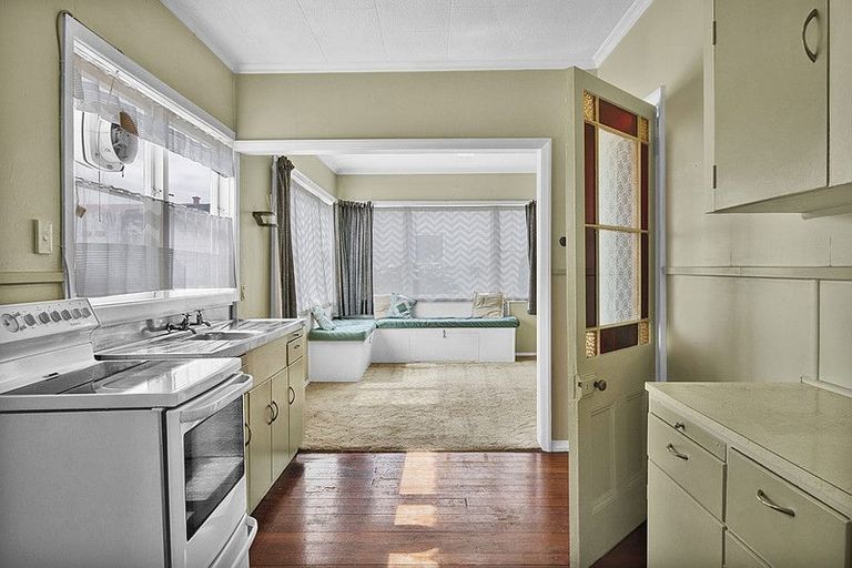 Photo of property in 77 Victoria Street, Hawera, 4610