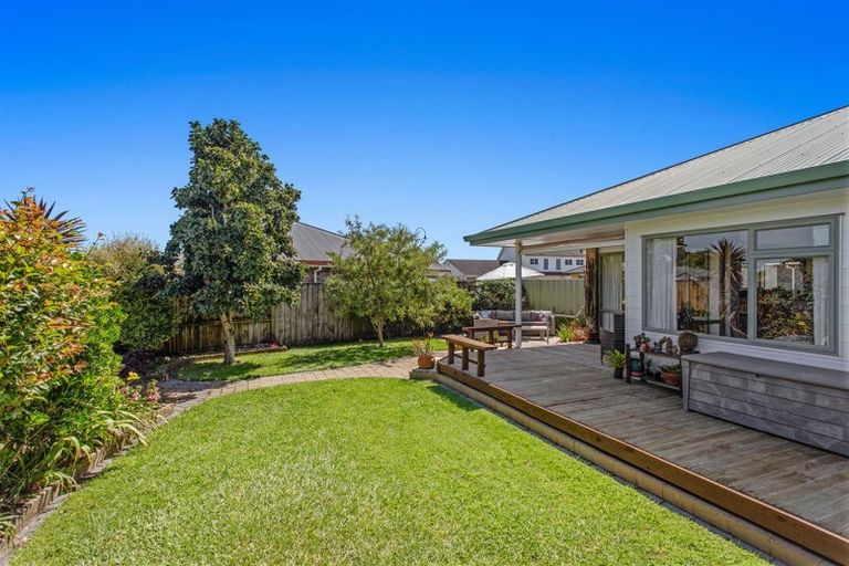 Photo of property in 24 Edgewater Grove, Whakatane, 3120