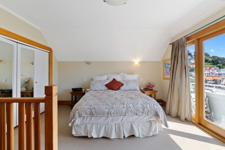 Photo of property in 210 Oriental Parade, Oriental Bay, Wellington, 6011