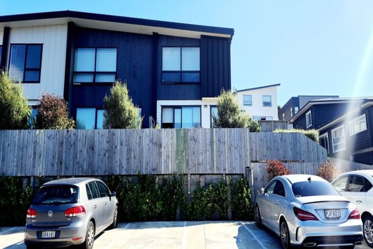 Photo of property in 15/62 Spenmoor Street, Newlands, Wellington, 6037