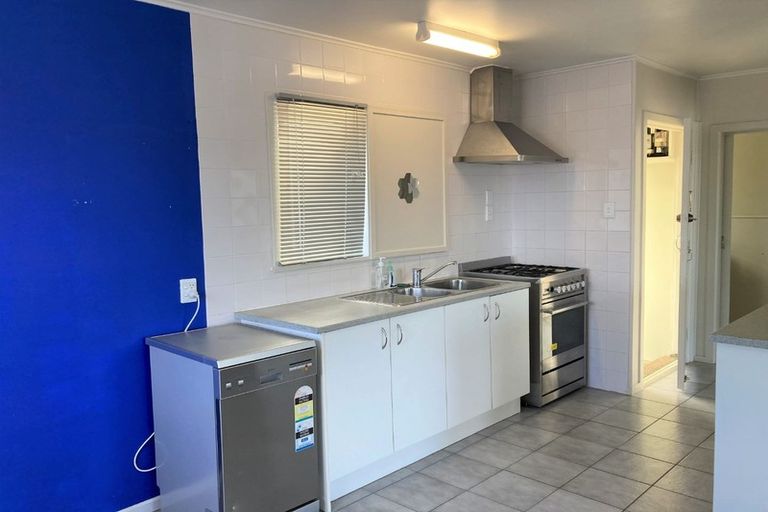 Photo of property in 49 Robertson Road, Favona, Auckland, 2024