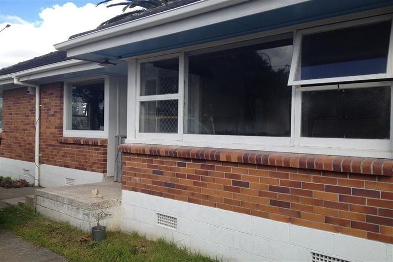 Photo of property in 1/265 Massey Road, Mangere East, Auckland, 2024