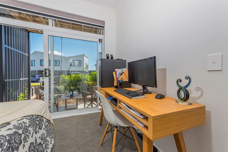 Photo of property in 25 Marine Parade, Hobsonville, Auckland, 0616
