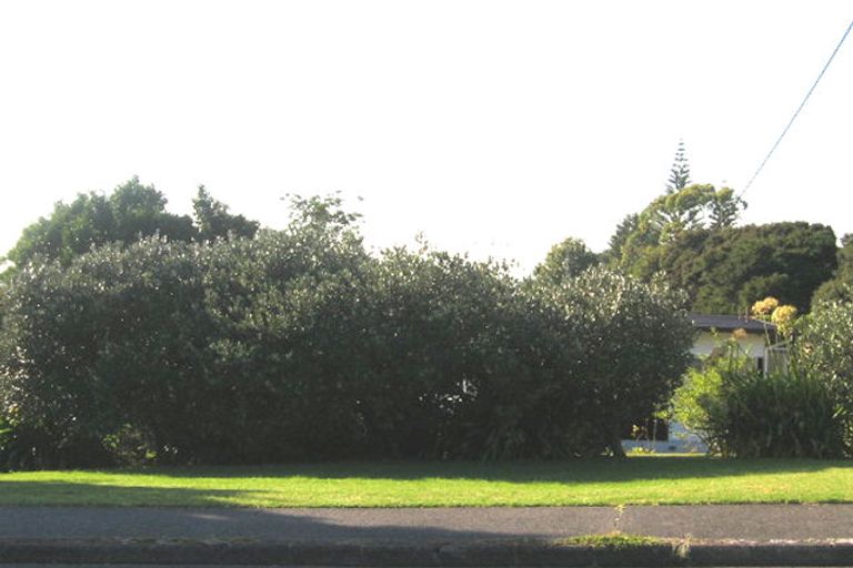 Photo of property in 1/29 Hogans Road, Glenfield, Auckland, 0629