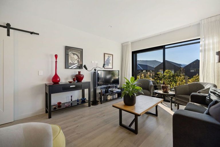 Photo of property in 12 Chapman Way, Jacks Point, 9371