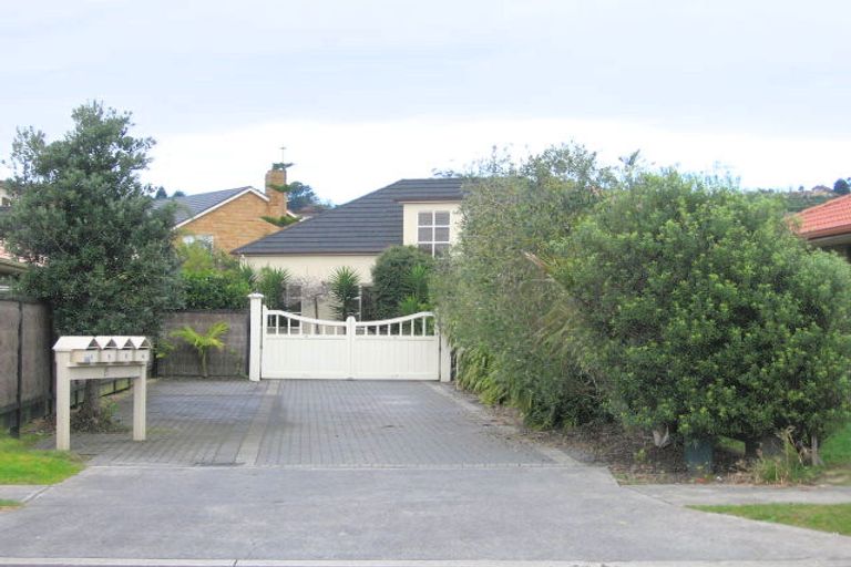 Photo of property in 3/15 Eaglemont Drive, East Tamaki Heights, Auckland, 2016