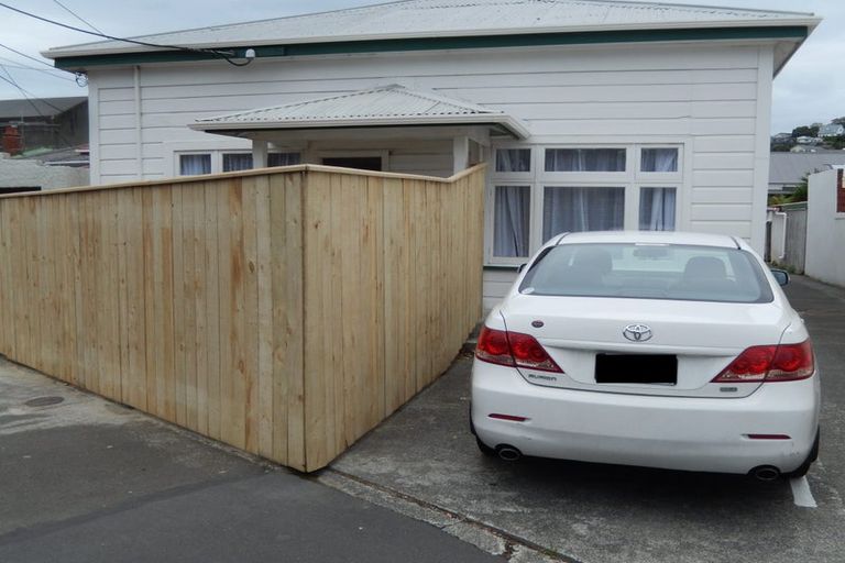 Photo of property in 102 Kilbirnie Crescent, Kilbirnie, Wellington, 6022