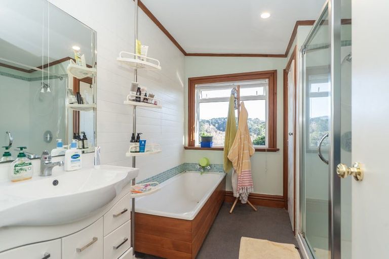 Photo of property in 72 Overtoun Terrace, Hataitai, Wellington, 6021