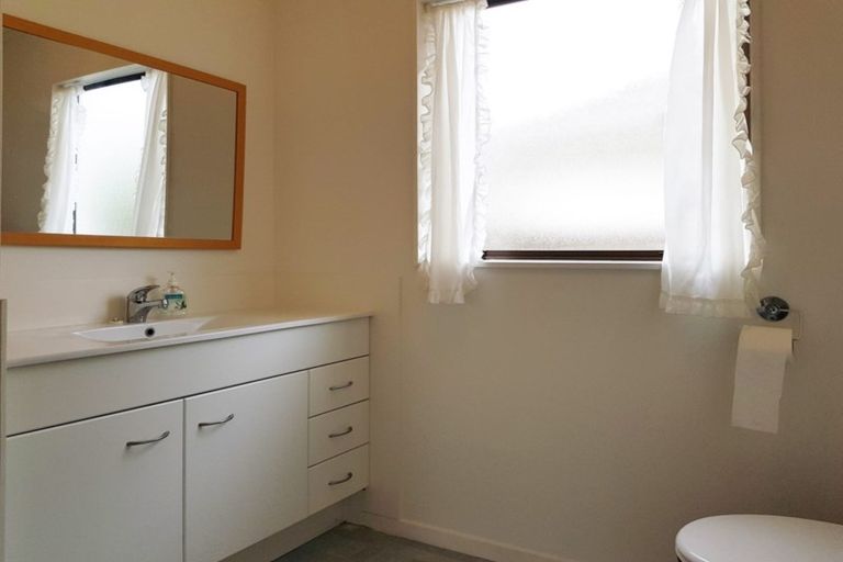 Photo of property in 4/25 Waterview Road West, Takanini, 2112