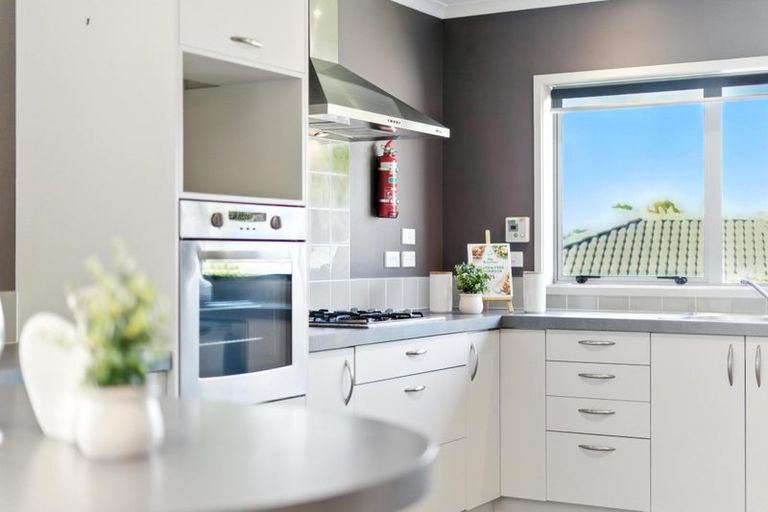 Photo of property in 13 Anchorite Way, Red Beach, 0932