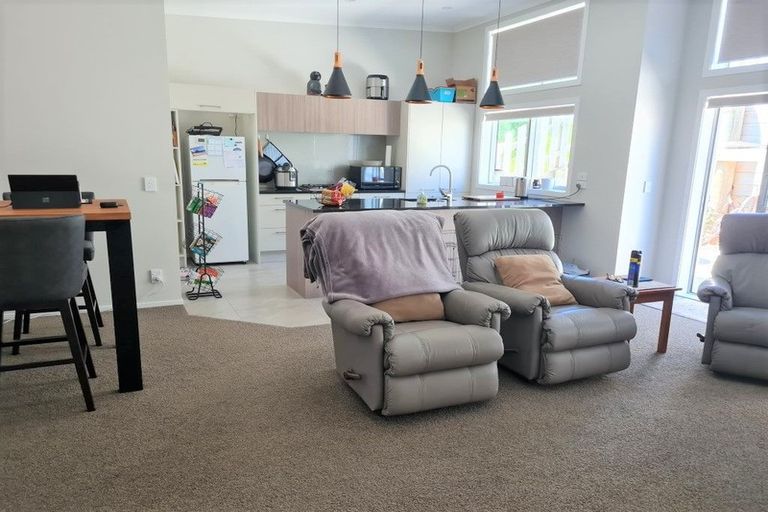 Photo of property in 9 Madeira Close, Whitby, Porirua, 5024