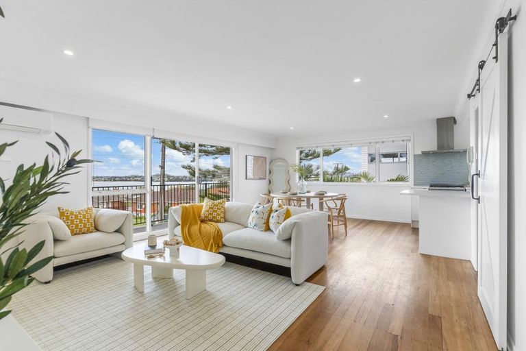 Photo of property in 2/104 Sylvan Avenue, Northcote, Auckland, 0627