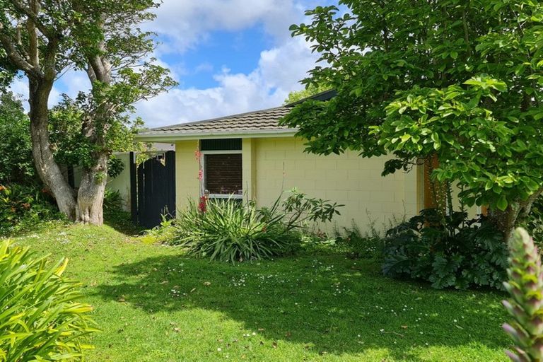 Photo of property in 107 Muir Avenue, Mangere Bridge, Auckland, 2022