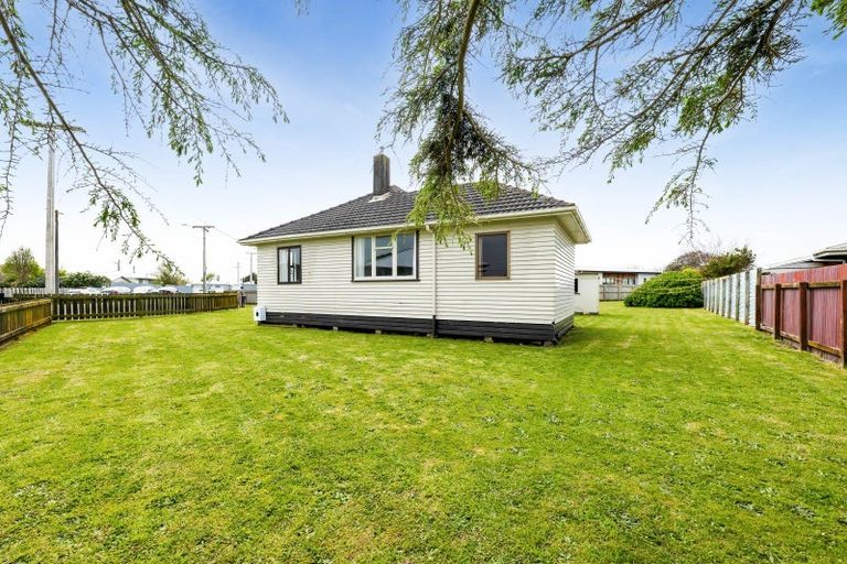 Photo of property in 3 Sutton Place, Hawera, 4610