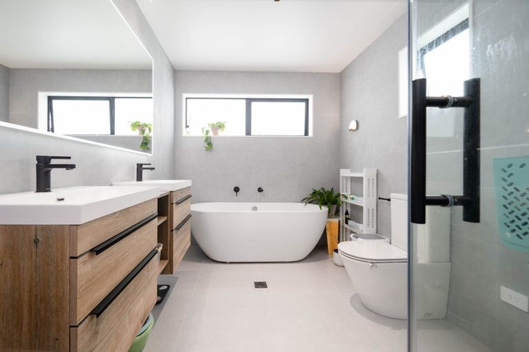 Photo of property in 6a Raeben Avenue, Hillcrest, Auckland, 0627