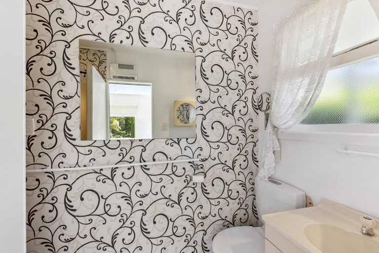 Photo of property in 35 Gray Avenue, Paraparaumu Beach, Paraparaumu, 5032