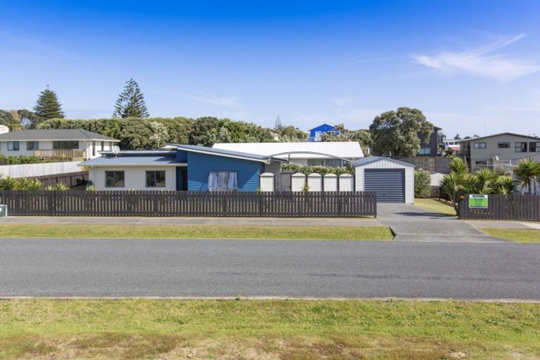 Photo of property in 25 Sunset Drive, Baylys Beach, Dargaville, 0377