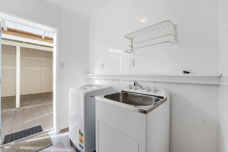 Photo of property in 2 Budleigh Street, Frankleigh Park, New Plymouth, 4310