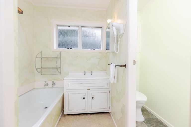 Photo of property in 3b Bellwood Place, Chartwell, Hamilton, 3210