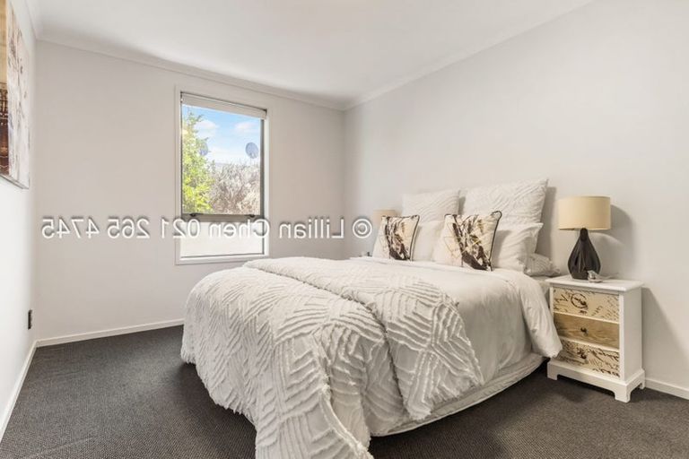 Photo of property in 27 Verdale Circle, Glen Eden, Auckland, 0602