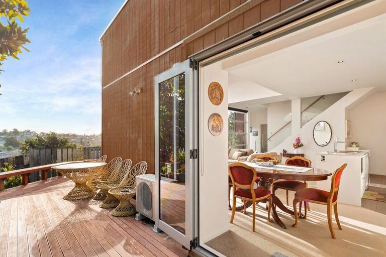 Photo of property in 76h Edmonton Road, Henderson, Auckland, 0612