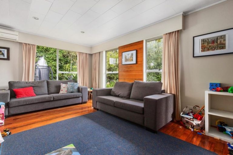 Photo of property in 2 Pipitea Place, Massey, Auckland, 0614