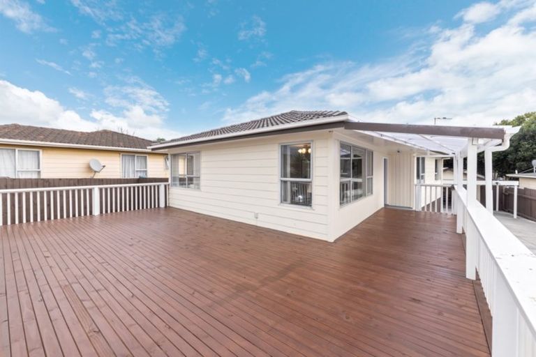 Photo of property in 10 Killington Crescent, Mangere, Auckland, 2022