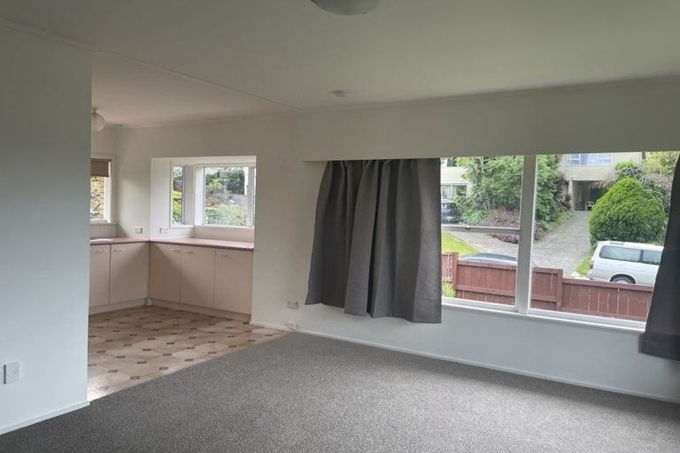 Photo of property in 1/13 Sovereign Place, Glenfield, Auckland, 0629