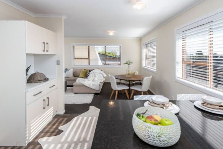 Photo of property in 2/28 Prince Regent Drive, Half Moon Bay, Auckland, 2012