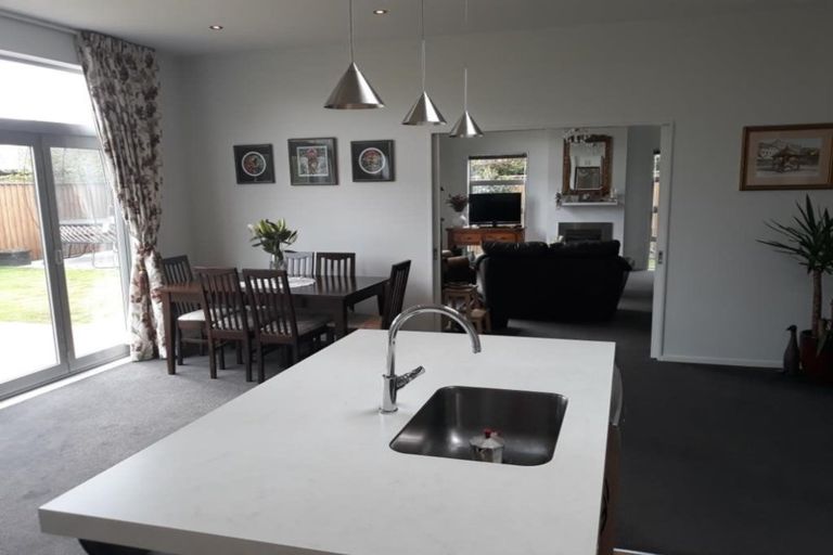 Photo of property in 8 Teagarden Close, Mairehau, Christchurch, 8052